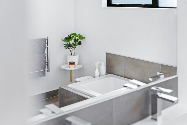 Photo of property in 35 Carder Court, Hobsonville, Auckland, 0618