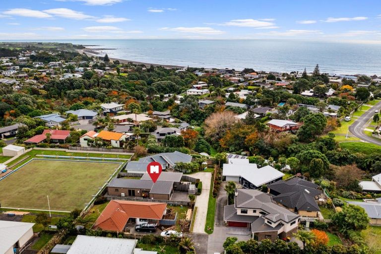 Photo of property in 1156a South Road, Oakura, 4314