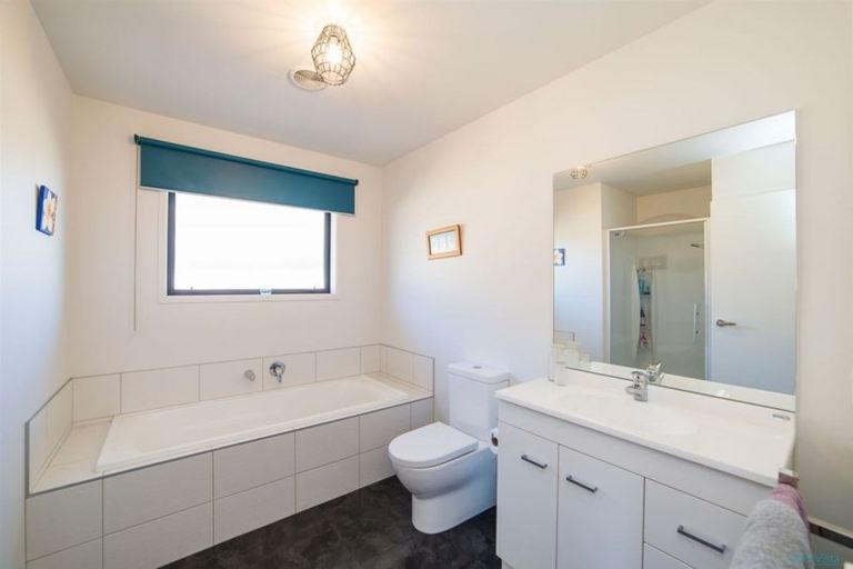 Photo of property in 17 Myles Way, Lower Shotover, Queenstown, 9304