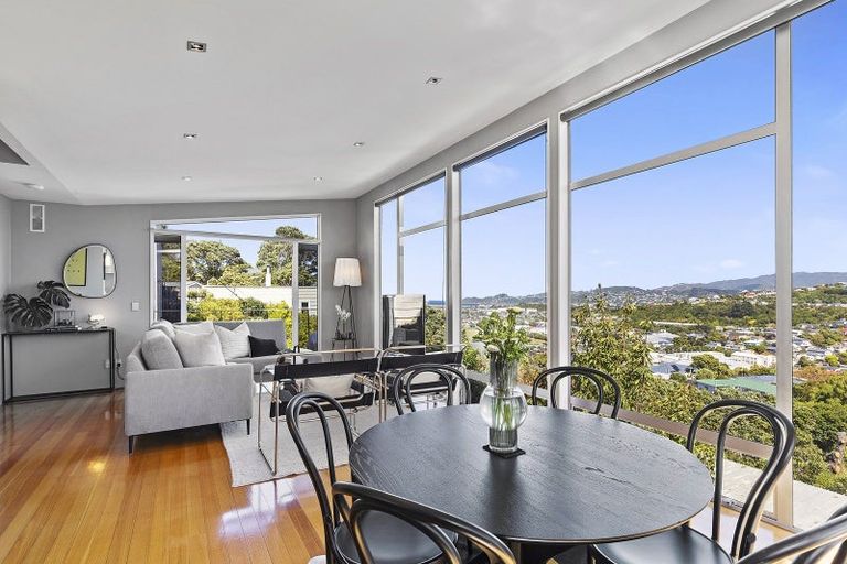 Photo of property in 121 Nevay Road, Miramar, Wellington, 6022