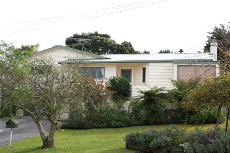 Photo of property in 15 Alexander Street, Cockle Bay, Auckland, 2014