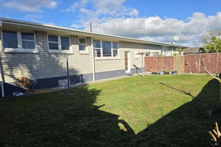 Photo of property in 52 Karaka Crescent, Levin, 5510