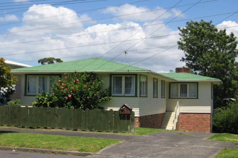 Photo of property in 15 Falkirk Street, Blockhouse Bay, Auckland, 0600