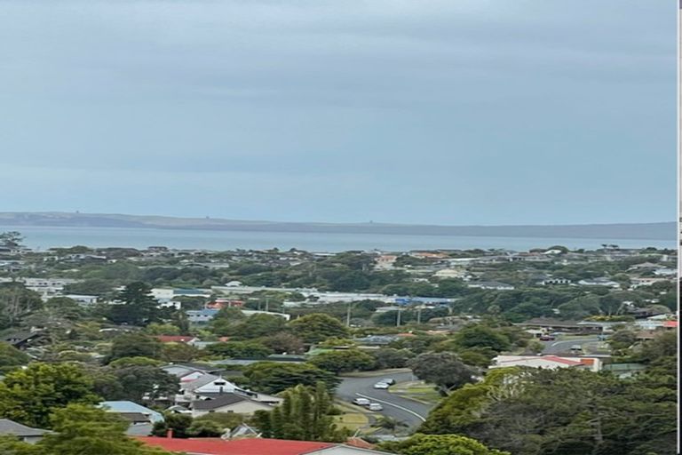 Photo of property in 1/819 East Coast Road, Northcross, Auckland, 0630