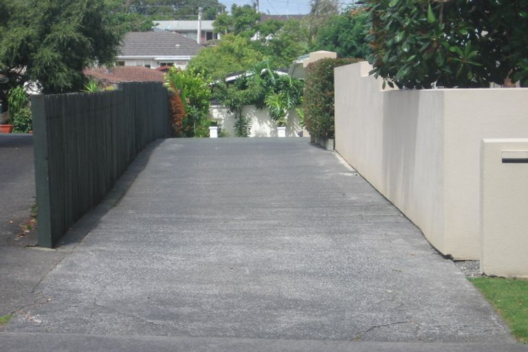 Photo of property in 1/52 Nile Road, Milford, Auckland, 0620