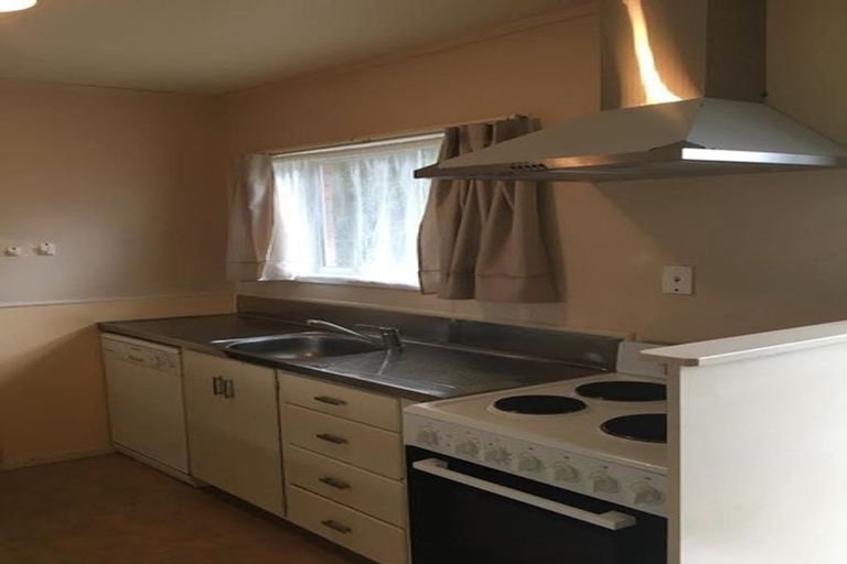Photo of property in 1/81 Hutchinson Avenue, New Lynn, Auckland, 0600