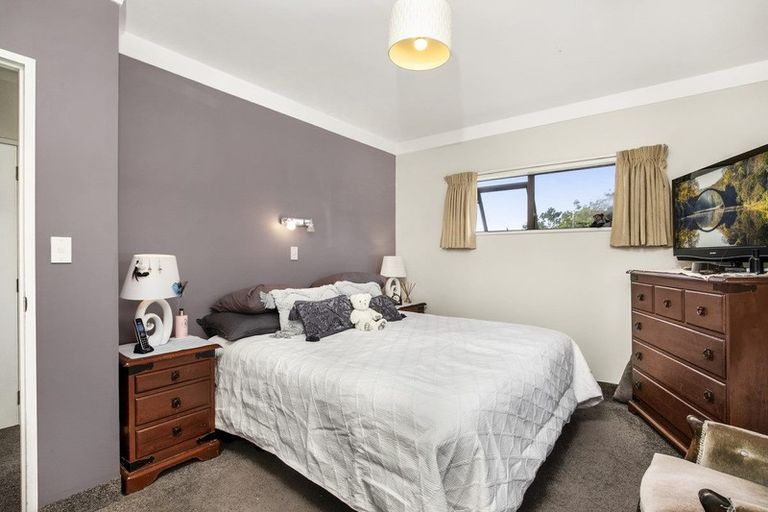 Photo of property in 120 Whangaparaoa Road, Red Beach, 0932