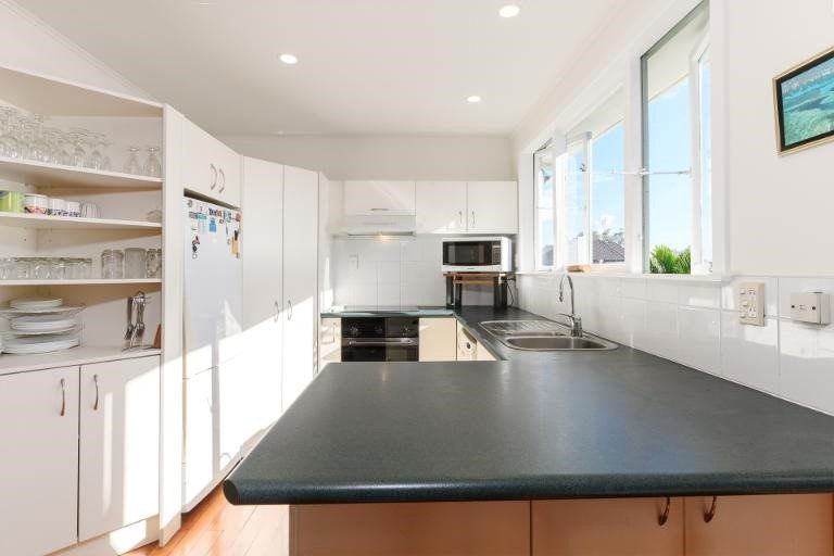 Photo of property in 18 Lavelle Road, Henderson, Auckland, 0612