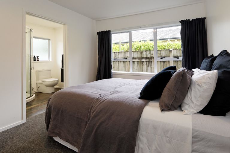 Photo of property in 50a Godley Road, Green Bay, Auckland, 0604