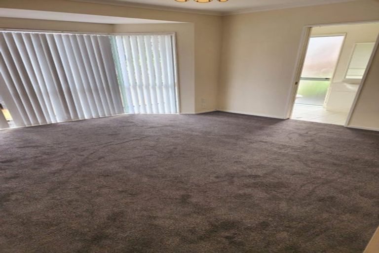 Photo of property in 8 Huntington Drive, Huntington Park, Auckland, 2013