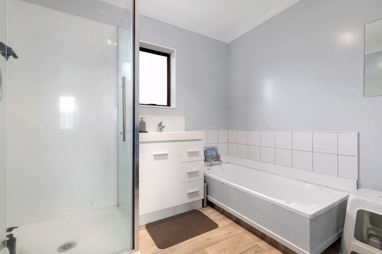 Photo of property in 12c Redditch Place, Papamoa Beach, Papamoa, 3118