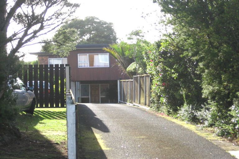 Photo of property in 11 Chatswood Grove, Chatswood, Auckland, 0626