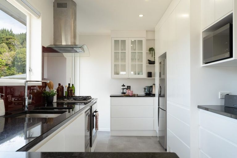 Photo of property in 24 Oriel Avenue, Tawa, Wellington, 5028