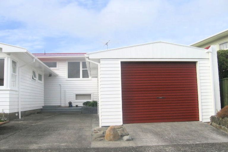 Photo of property in 3 Maple Grove, Maungaraki, Lower Hutt, 5010