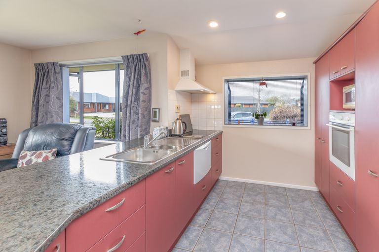 Photo of property in 16 Riegler Place, Belfast, Christchurch, 8051