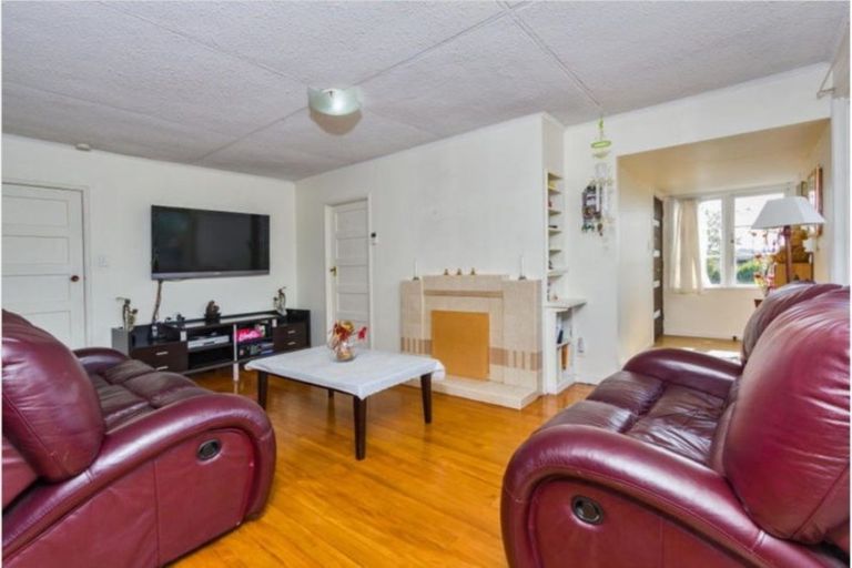 Photo of property in 114 Astley Avenue, New Lynn, Auckland, 0600