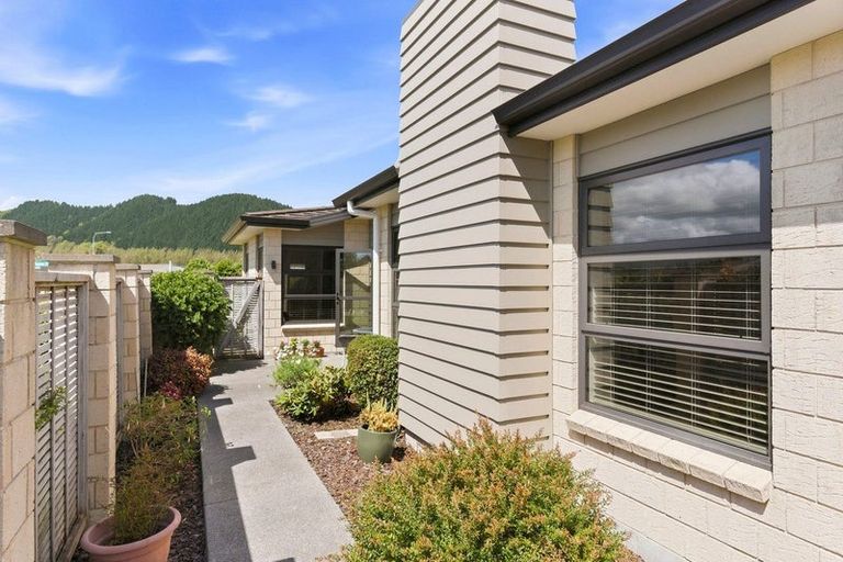 Photo of property in 2 Pearson Place, Paraparaumu, 5032