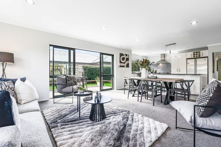 Photo of property in 16 Twin Willow Close, Cambridge, 3434