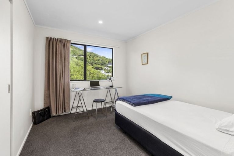 Photo of property in 9a Bourbon Terrace, Karori, Wellington, 6012