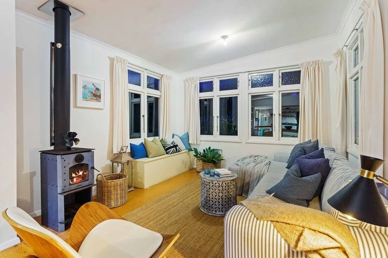 Photo of property in 42 Field Way, Waikanae Beach, Waikanae, 5036