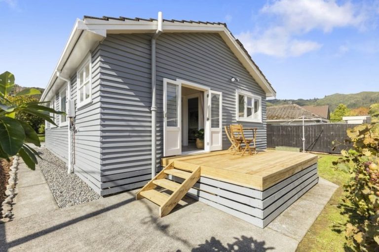 Photo of property in 358 Stokes Valley Road, Stokes Valley, Lower Hutt, 5019