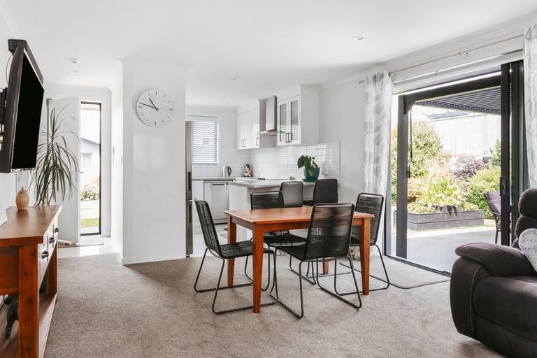 Photo of property in Waterview Estate, 30/4 Greystone Place, Omokoroa, 3114