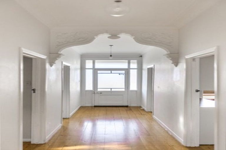 Photo of property in 1 Momona Road, Greenlane, Auckland, 1051