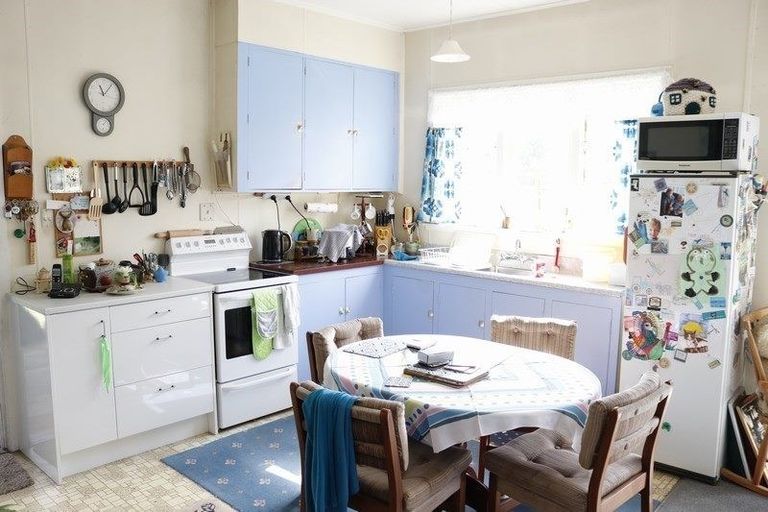 Photo of property in 42 Brassey Street, Waverley, 4510