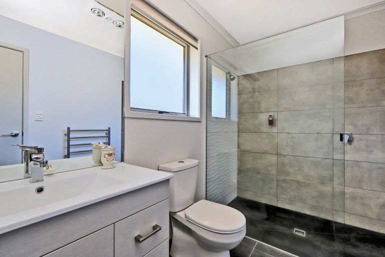 Photo of property in 8 Manganui Place, Te Awa, Napier, 4110