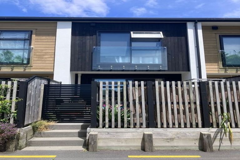 Photo of property in 8/28 Fitzherbert Road, Wainuiomata, Lower Hutt, 5014