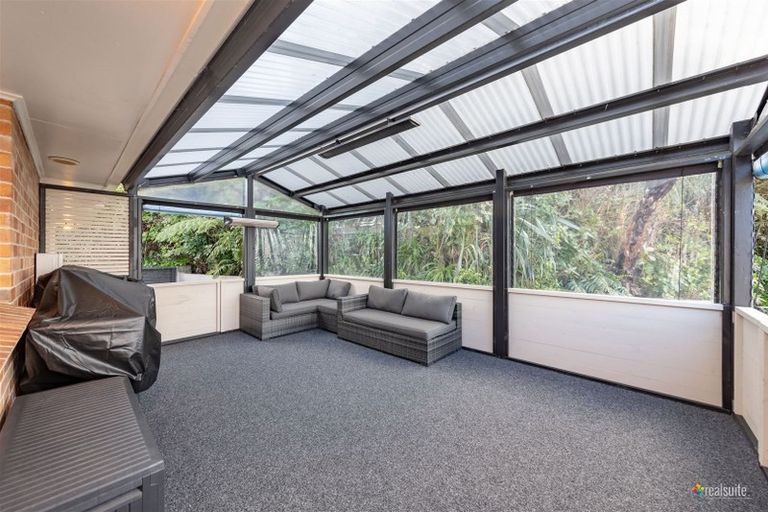 Photo of property in 96 Dowse Drive, Maungaraki, Lower Hutt, 5010