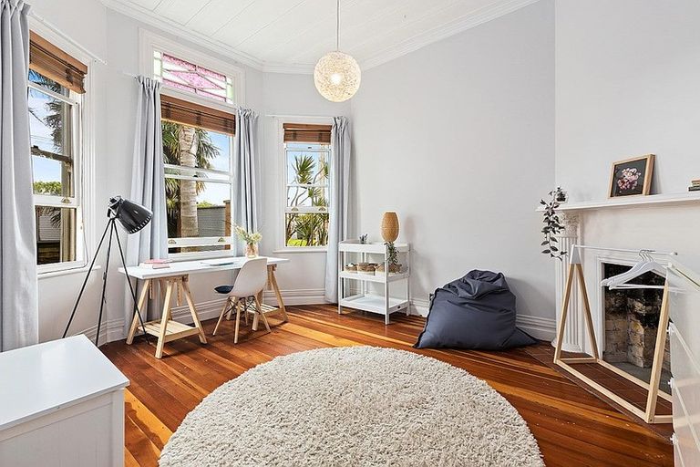 Photo of property in 1/47 Birkdale Road, Birkdale, Auckland, 0626