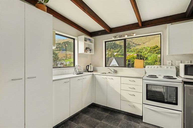 Photo of property in 14 Heathvale Place, Heathcote Valley, Christchurch, 8022