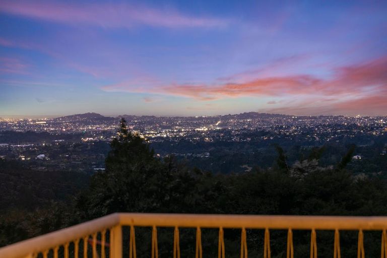 Photo of property in 318 Forest Road, Waiatarua, Auckland, 0612