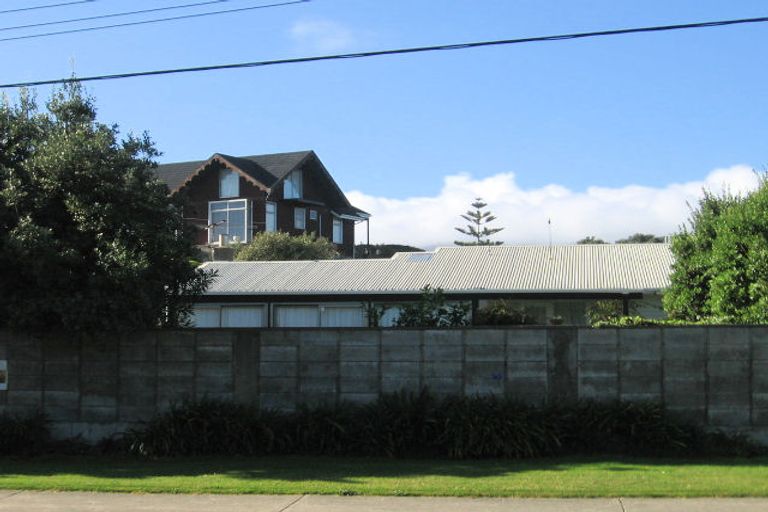 Photo of property in 48 Field Way, Waikanae Beach, Waikanae, 5036