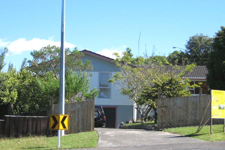 Photo of property in 35 Oreil Avenue, West Harbour, Auckland, 0618