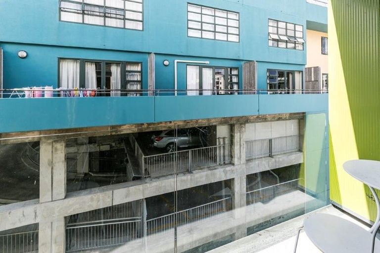 Photo of property in Dual Apartments, 403/142 Vivian Street, Te Aro, Wellington, 6011