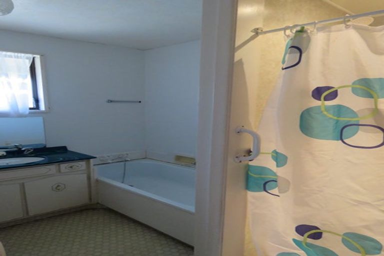 Photo of property in 2/110a Withells Road, Avonhead, Christchurch, 8042