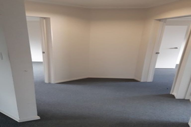 Photo of property in 28 Miriam Corban Heights, Henderson, Auckland, 0612