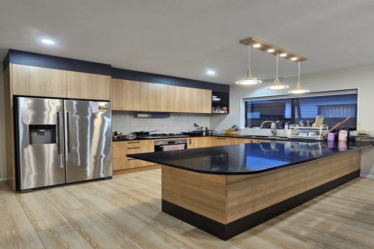 Photo of property in 24 Survila Street, Takanini, 2110