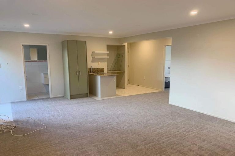 Photo of property in 33 Surf Road, Stanmore Bay, Whangaparaoa, 0932