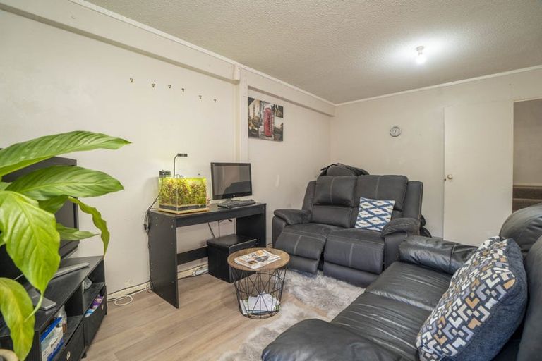 Photo of property in 19 Hollydale Grove, Churton Park, Wellington, 6037