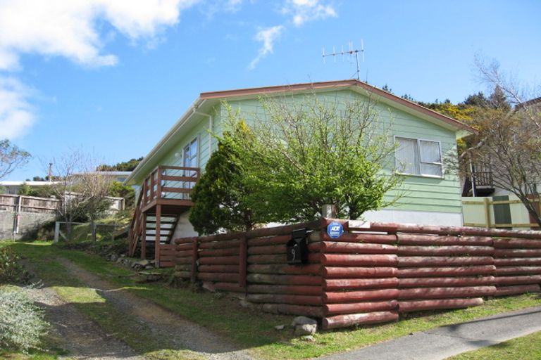 Photo of property in 9 Newburn Grove, Wainuiomata, Lower Hutt, 5014