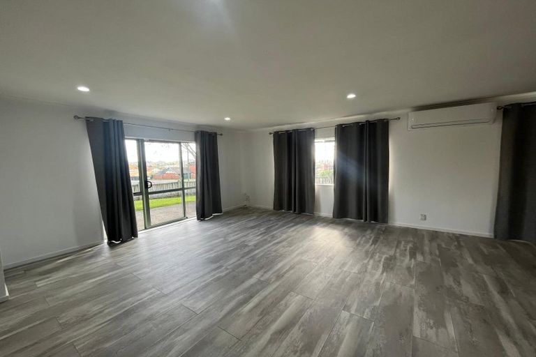 Photo of property in 2 Greenberry Drive, Ranui, Auckland, 0612