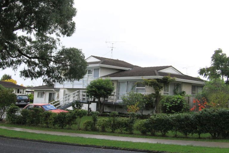 Photo of property in 33 La Perouse Street, Botany Downs, Auckland, 2010