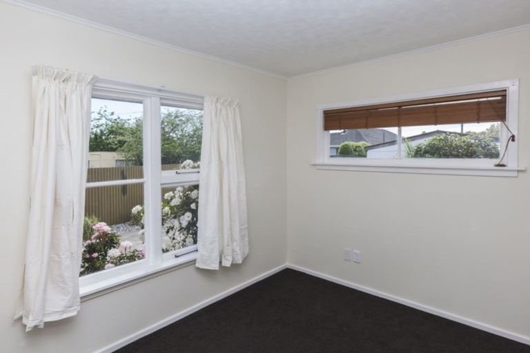 Photo of property in 37 Pembroke Street, Avondale, Christchurch, 8061