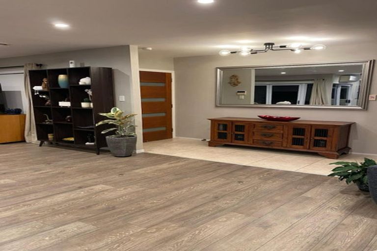 Photo of property in 105 Sandspit Road, Shelly Park, Auckland, 2014