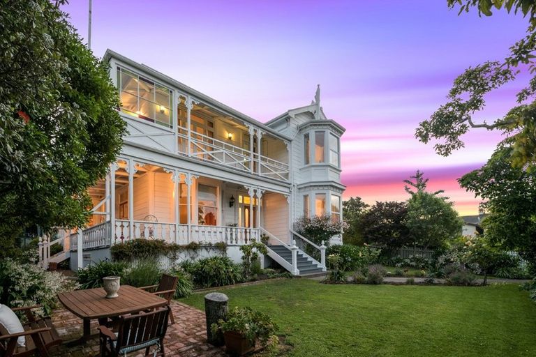 Photo of property in 209 Collingwood Street, Nelson South, Nelson, 7010