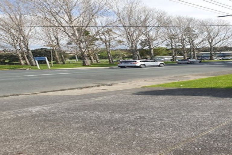 Photo of property in 1/142 Archers Road, Glenfield, Auckland, 0629