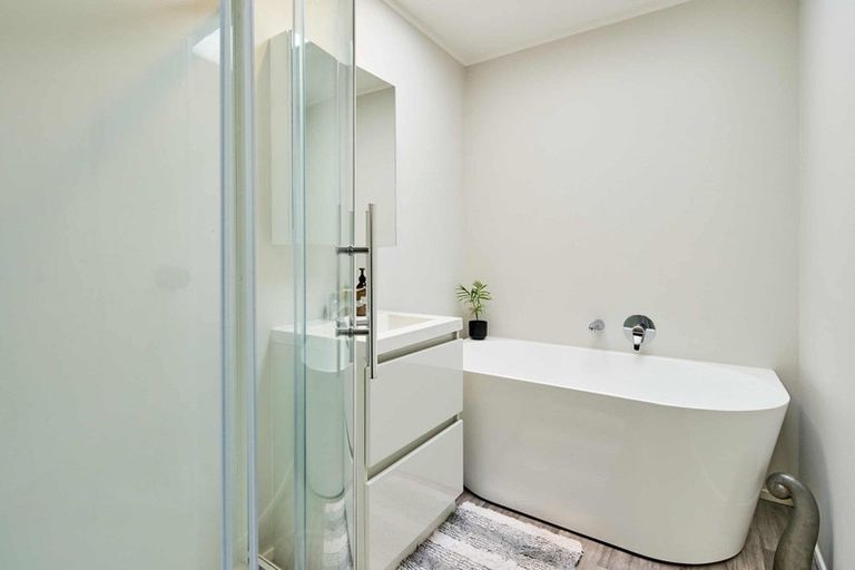 Photo of property in 9 Bushland Grove, Paparangi, Wellington, 6037